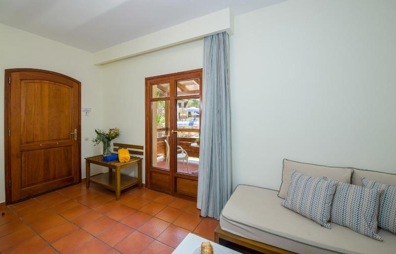 One-Bedroom Apartment image 4