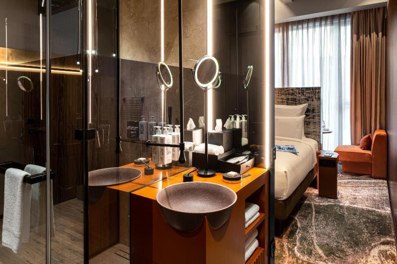 Superior King Room image 2