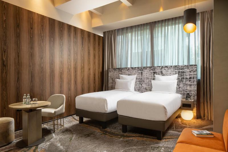 Superior Twin Room image 1