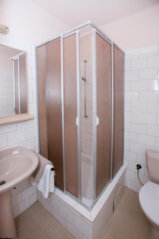 Standard Twin Room with Garden View image 2