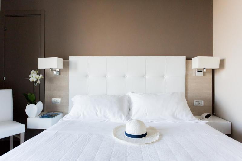 Business Double Room image 3
