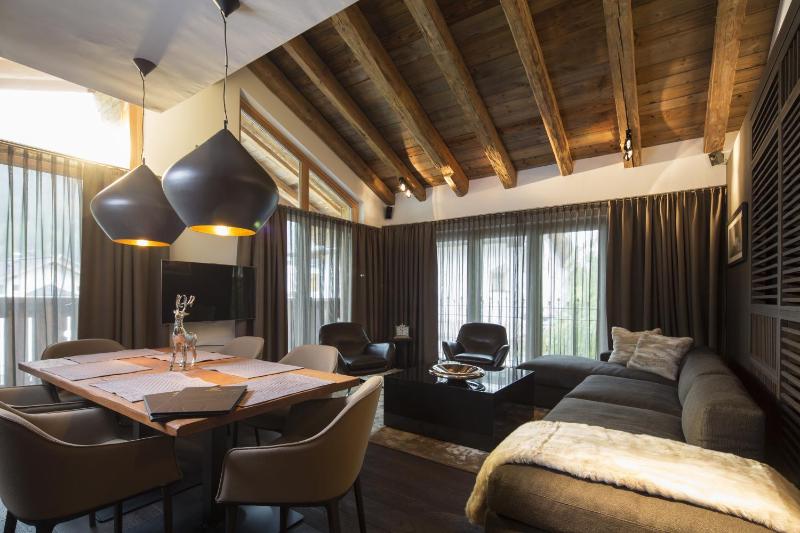 Two-Bedroom Apartment with Terrace with 1 Bathroom image 2