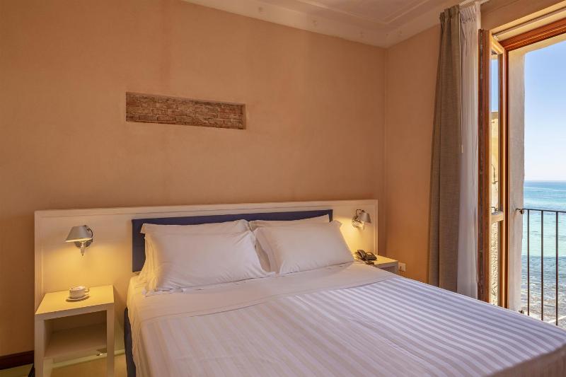 Studio with Sea View (2 Adults) image 3