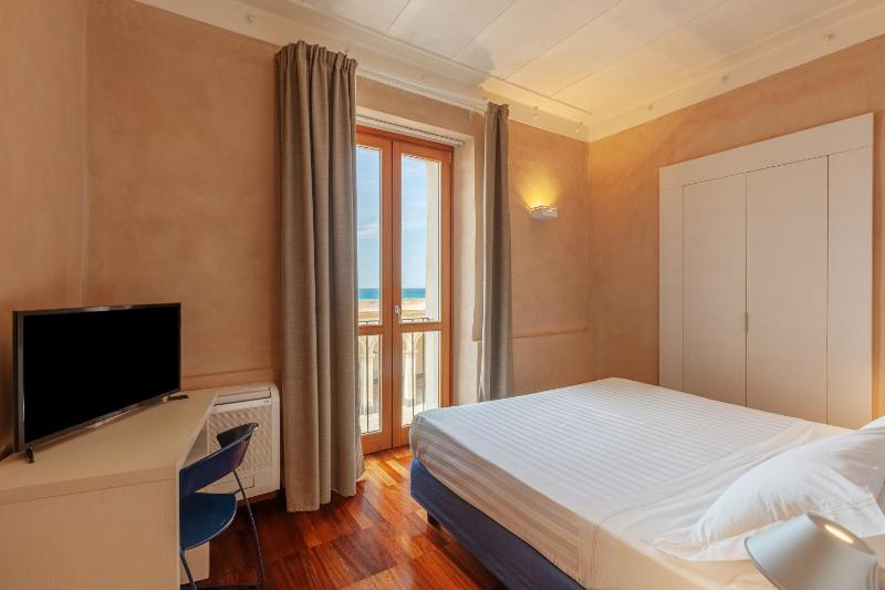 Studio with Sea View (2 Adults) image 2