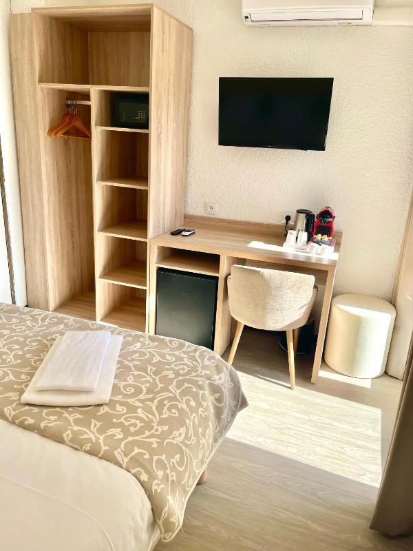 Standard Quadruple Room image 1
