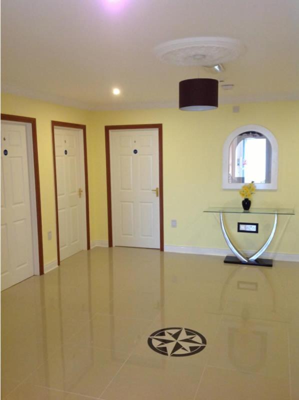 Family Room (2 Adults + 1 Child) image 1
