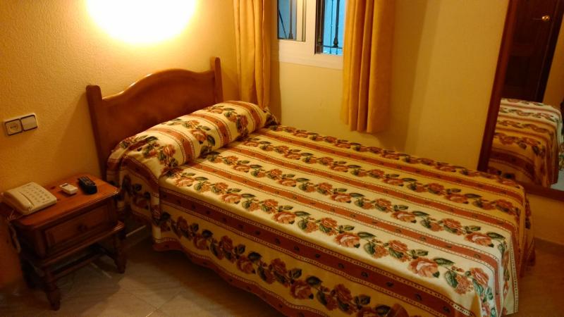 Single Room image 3
