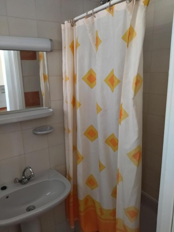 Twin Room image 3