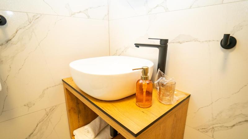 One-Bedroom Apartment with Balcony (3 Adults) image 3