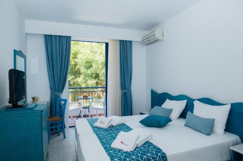Standard Double or Twin Room with Garden View image 3