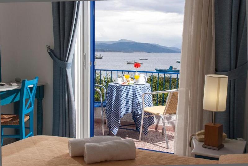 Twin Room with Sea View image 3