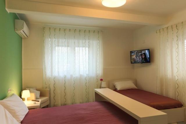 Comfort Triple Room image 3