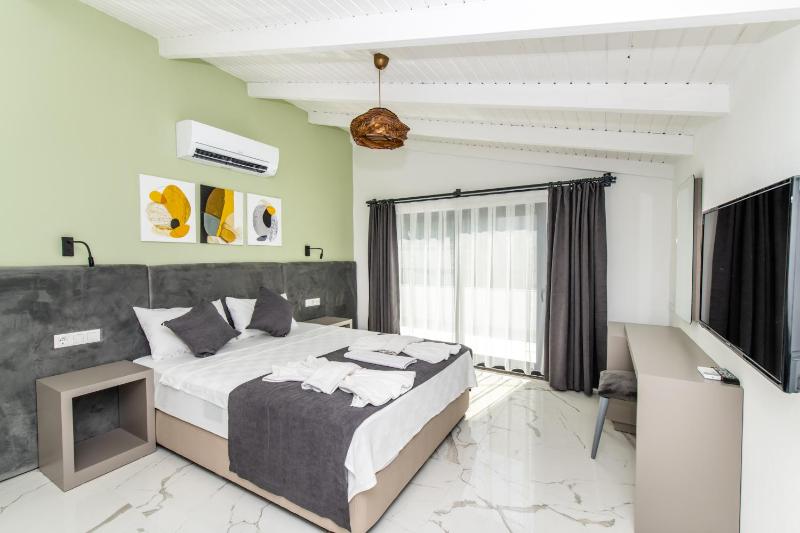Leonis Hotel - image 14