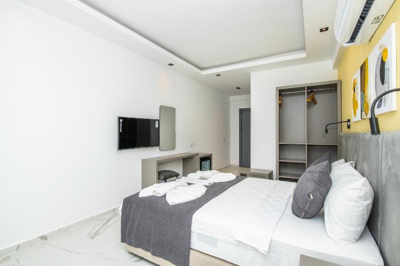 Leonis Hotel - image 7