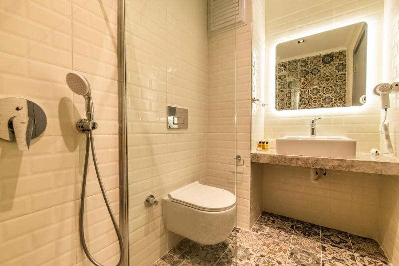 Leonis Hotel - image 13