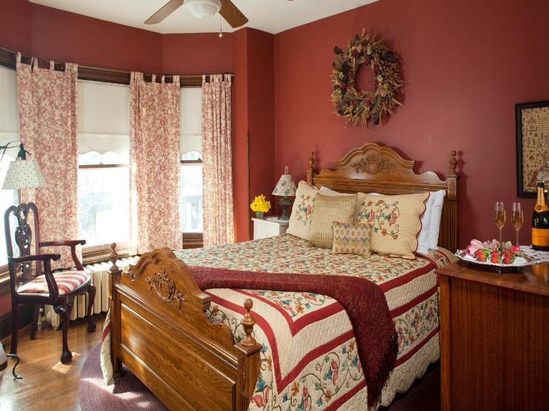 Standard Queen Room image 2