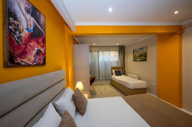 Quadruple Room image 4