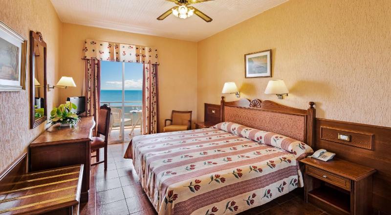 Double or Twin Room with Balcony image 2