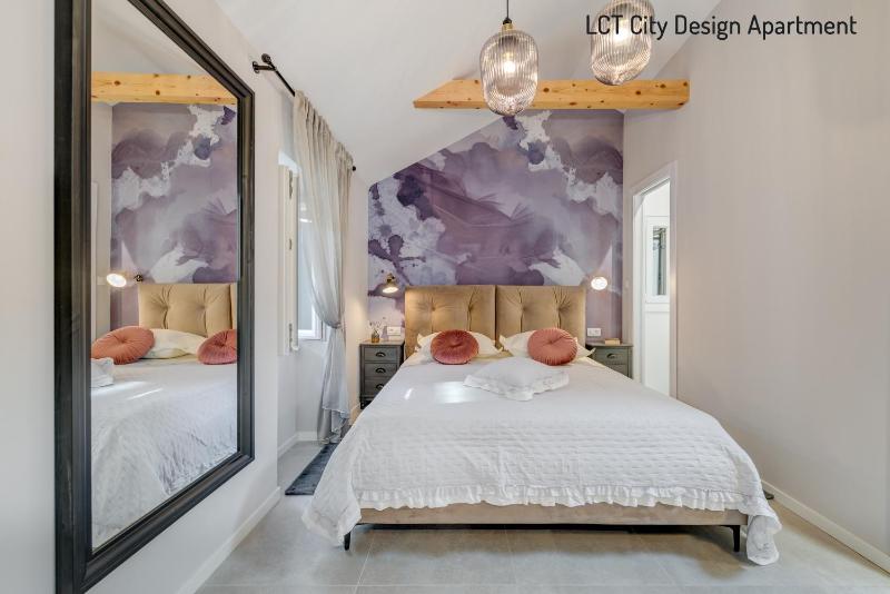 LCT City Design Apartment - image 3