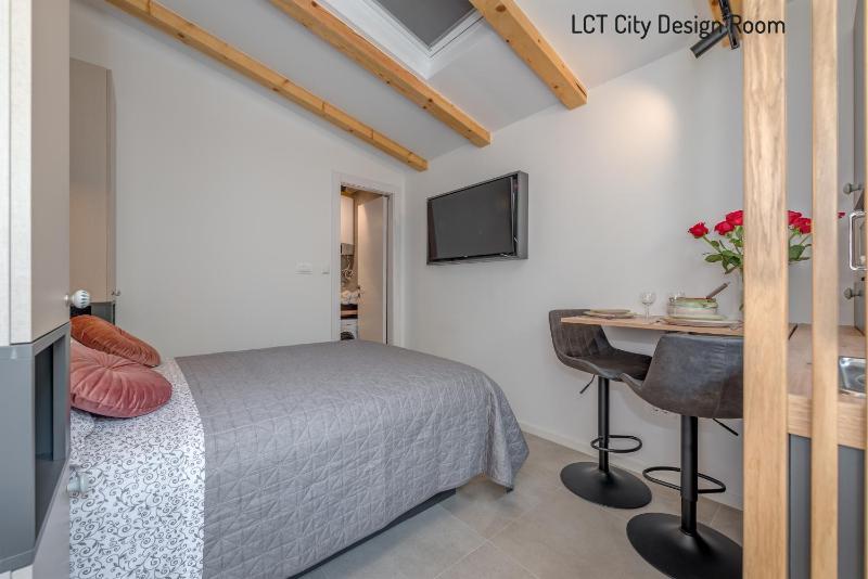 LCT City Design Apartment - image 9