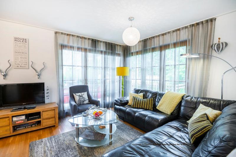 Three-Bedroom Apartmen with Sofa Bed image 2