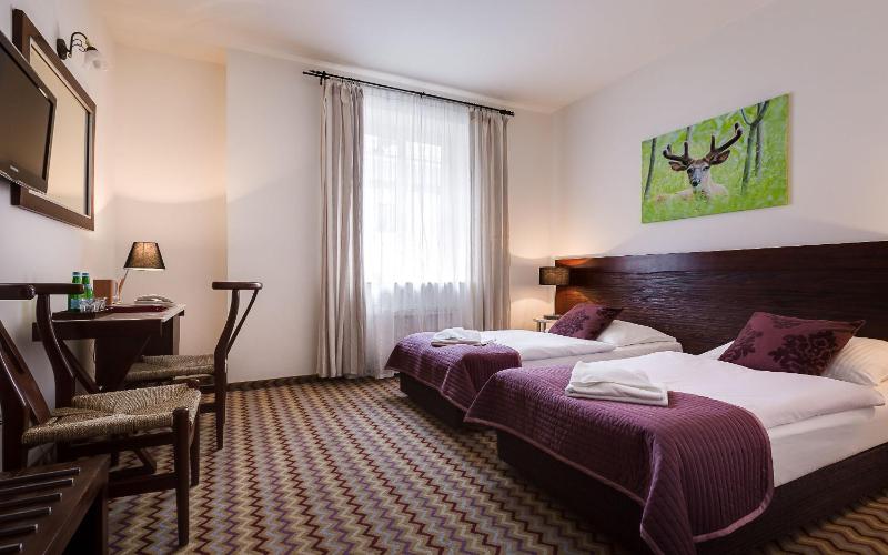 Standard Twin Room with Mountain View image 1