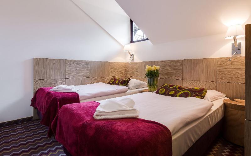 Standard Twin Room image 3