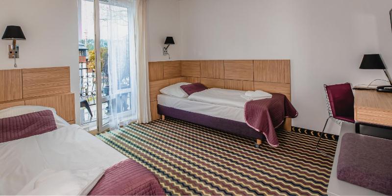 Standard Twin Room with Mountain View image 3