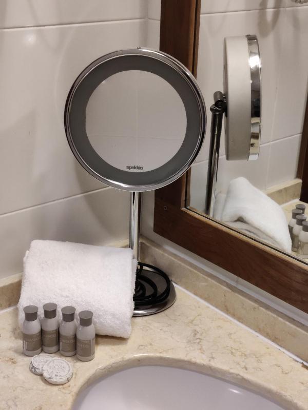 Standard Twin Room image 2