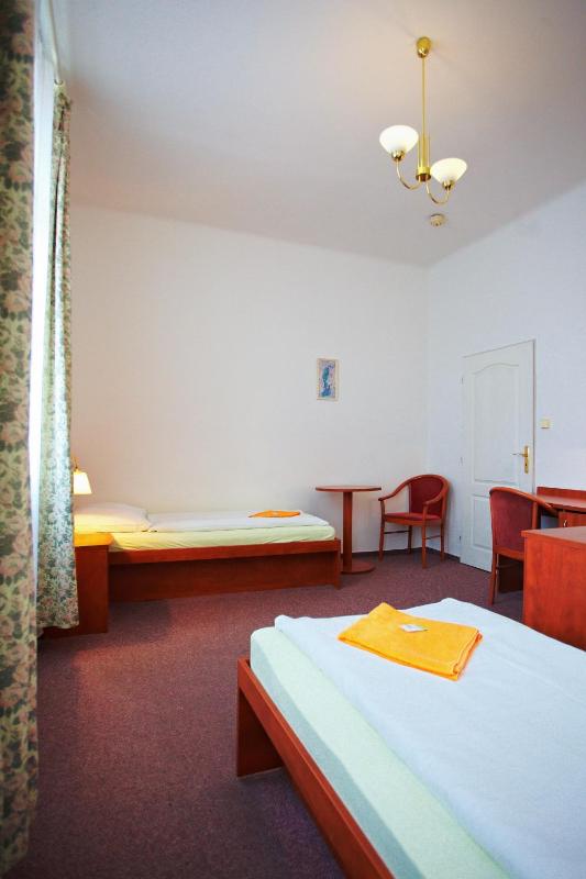 Double Room with Extra Bed image 3