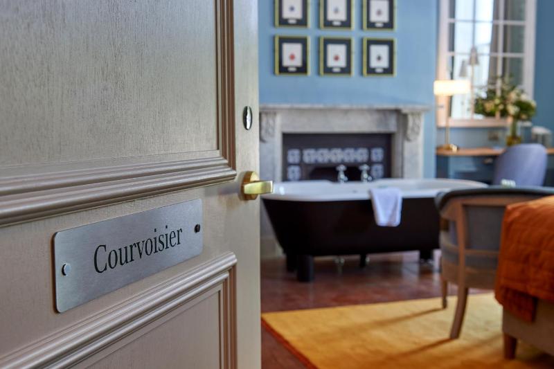 Signature Suite image 3