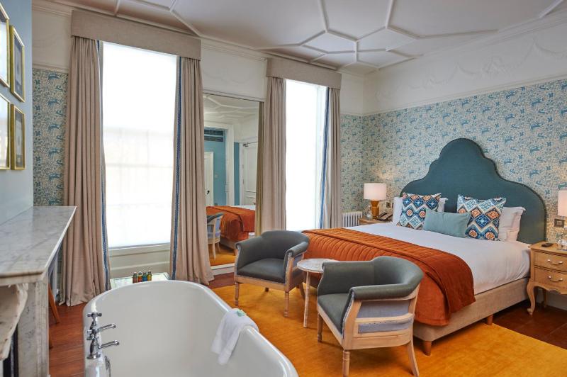 Signature Suite image 1