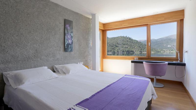Superior Double Room with Lake View image 1