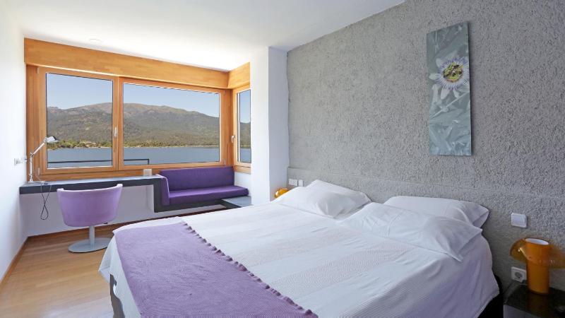 Superior Double Room with Lake View image 3