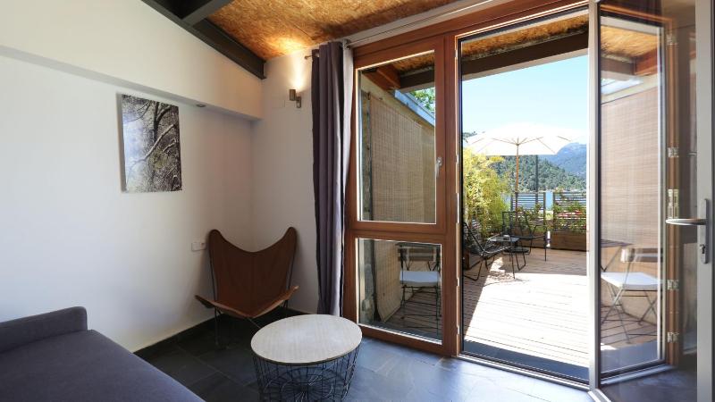 Suite with Garden View image 3