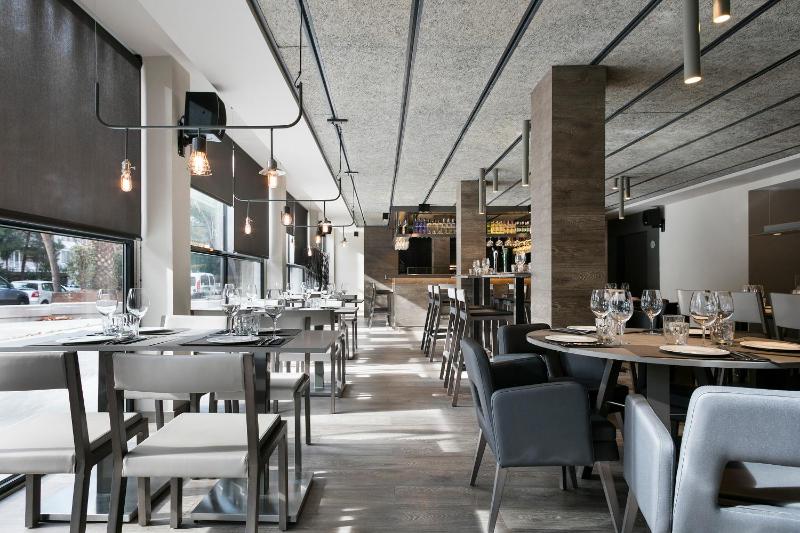 Double Room with Terrace image 3