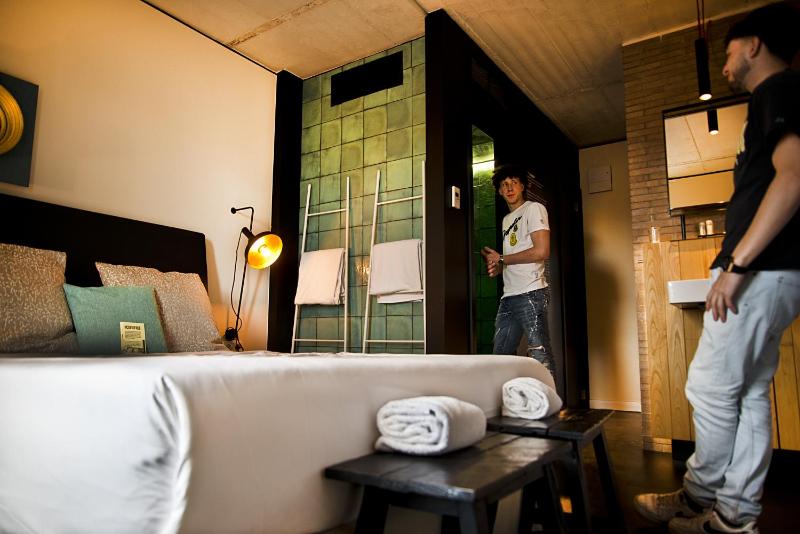 Superior Double Room image 3