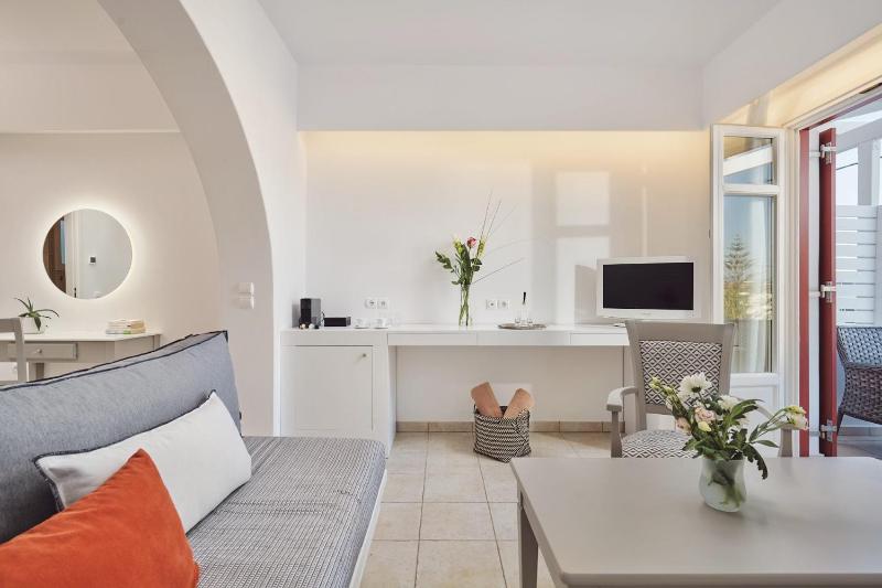 Suite with Sea View image 3