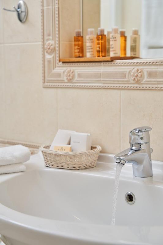 Suite with Sea View image 2