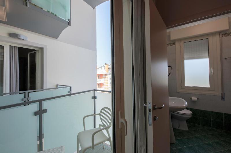 Standard Double Room image 2