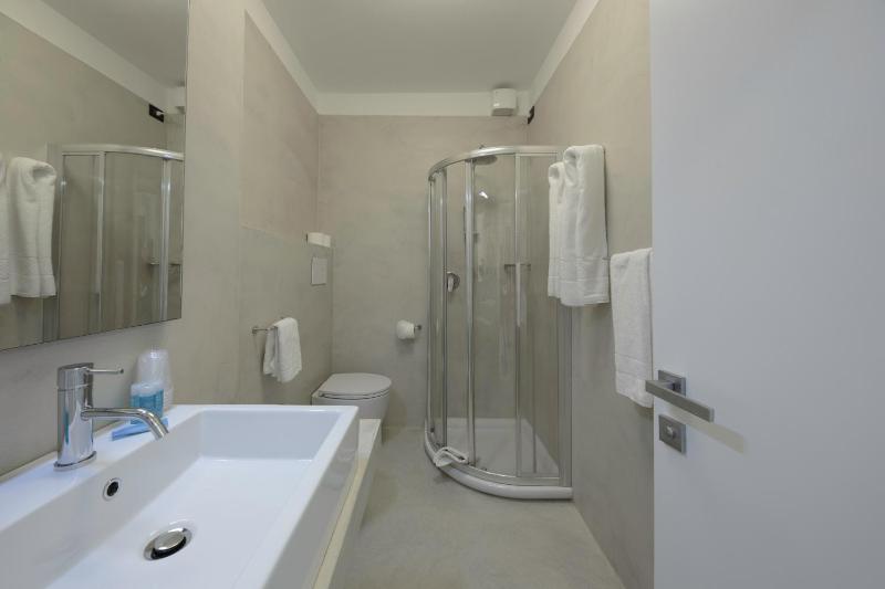 Triple Room with Balcony and Front Sea View image 4