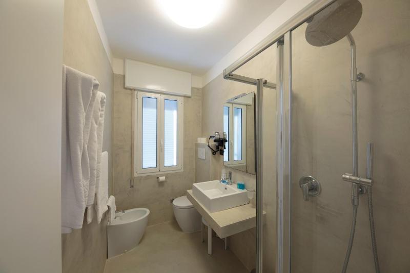 Triple Room with Balcony and Front Sea View image 3