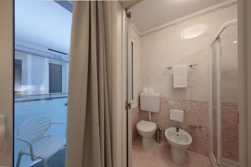 Small Double Room image 2