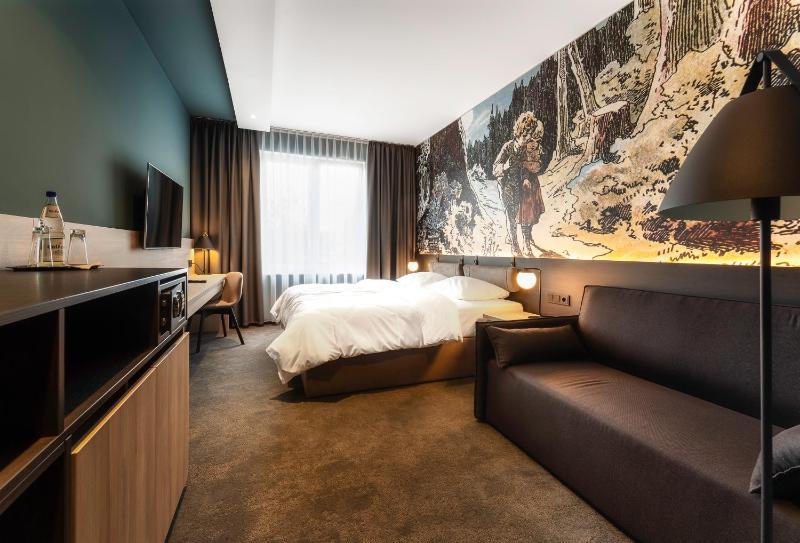 Large Double or Twin Room image 1