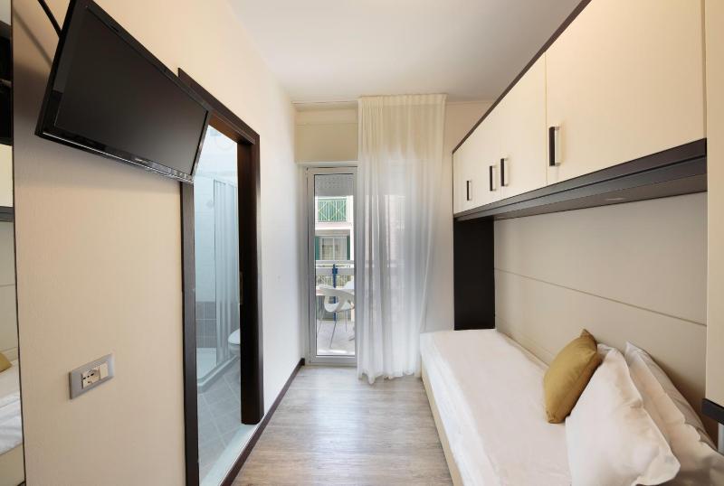 Small Single Room image 1