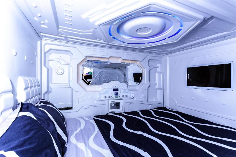 Capsule Double in Dormitory Room with Shared Bathroom image 3