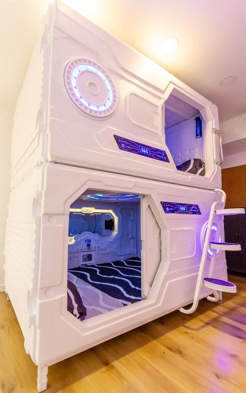 Capsule Double in Dormitory Room with Shared Bathroom image 4
