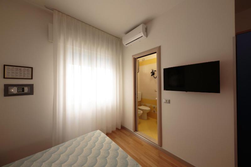 Hotel Riviera - image 18