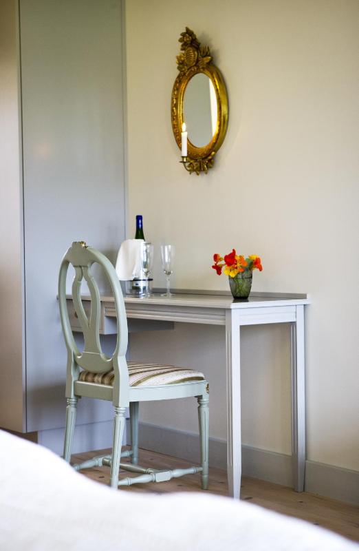 Family Room (2 Adults + 2 Children) image 3