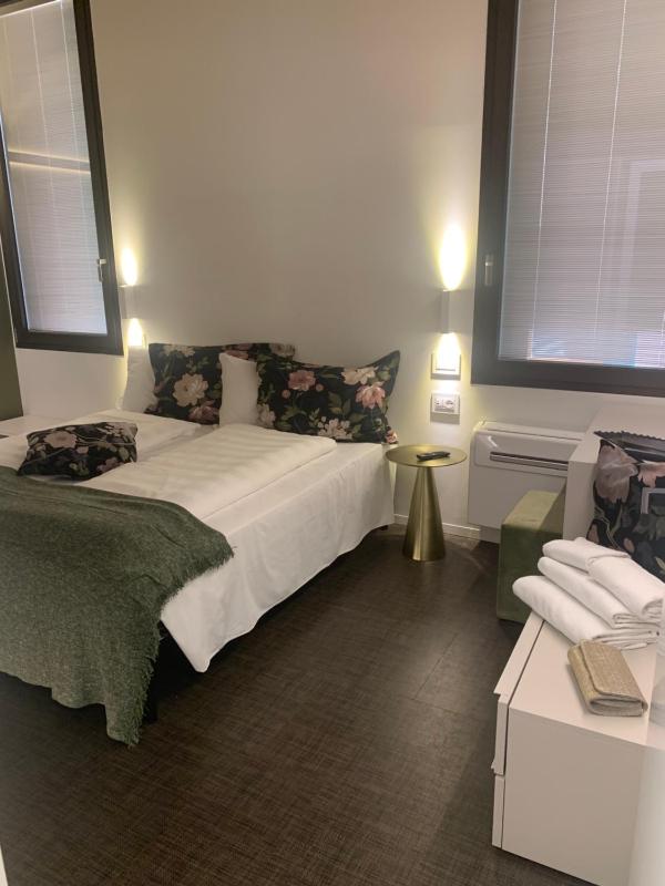 Two-Bedroom Apartment Ducale Due - Calle degli Albanesi Castello 4249 image 4